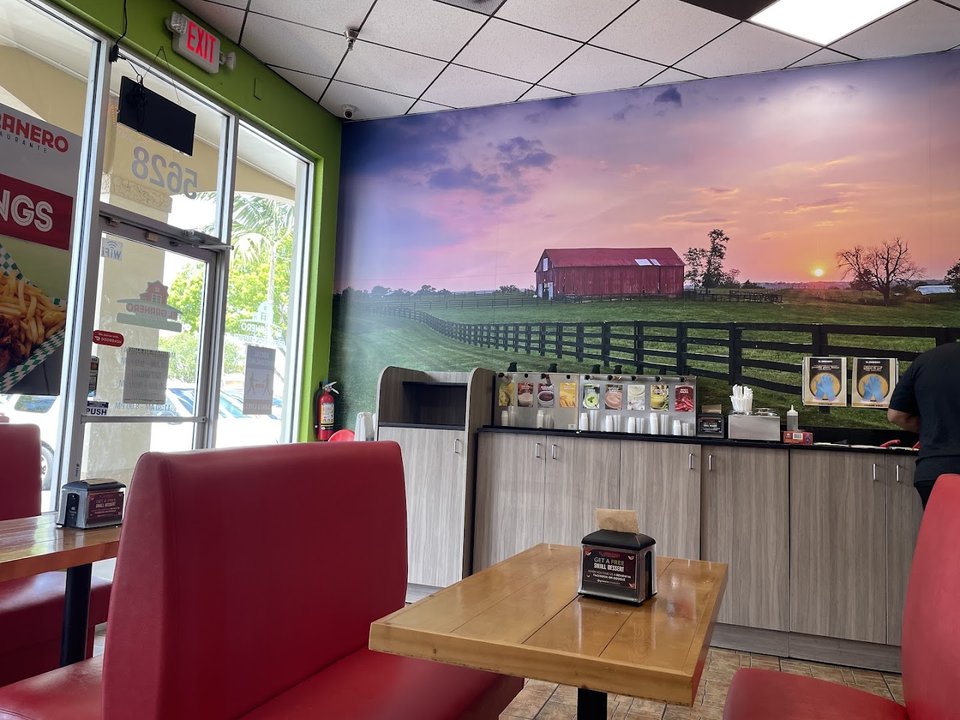 Family-friendly dining room in Miami Lakes
